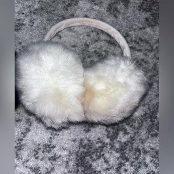 Bundle of 2 pairs of A new day target fuzzy earmuffs black and white - Picture 5 of 5